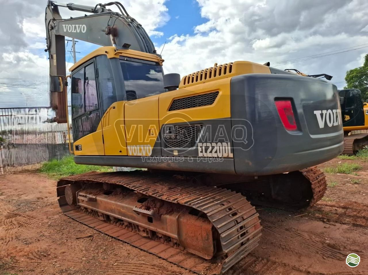 ESCAVADEIRA VOLVO EC220 Viamaq Tratores e Peças CAMPO GRANDE MATO GROSSO DO SUL MS